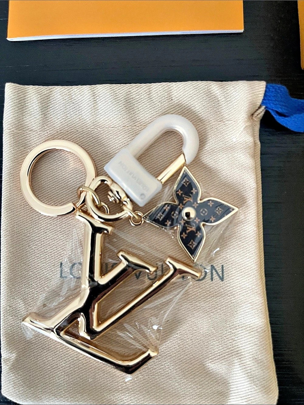 Louis Vuitton World Tour Bag Charm / Key Holder Gold & Brown NWT - Picture 2 of 2